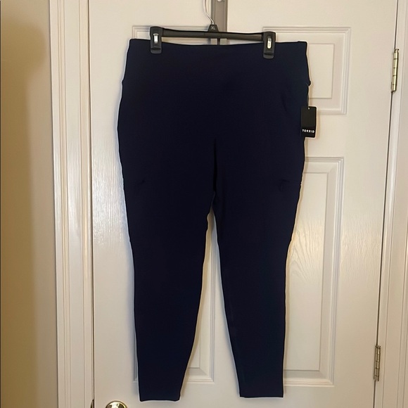 Brand New Torrid Happy Camper Performance Leggings Navy Blue 18/20 or size 2 - Picture 1 of 9